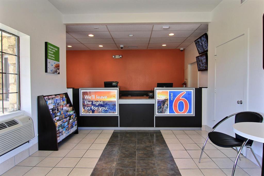 Motel 6 Austin, Tx - Central Downtown Ut Экстерьер фото