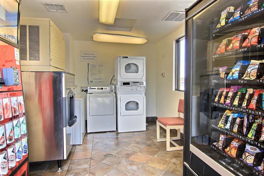 Motel 6 Austin, Tx - Central Downtown Ut Экстерьер фото