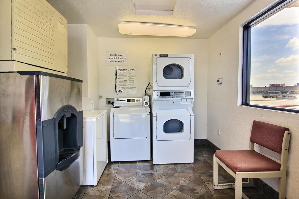 Motel 6 Austin, Tx - Central Downtown Ut Экстерьер фото