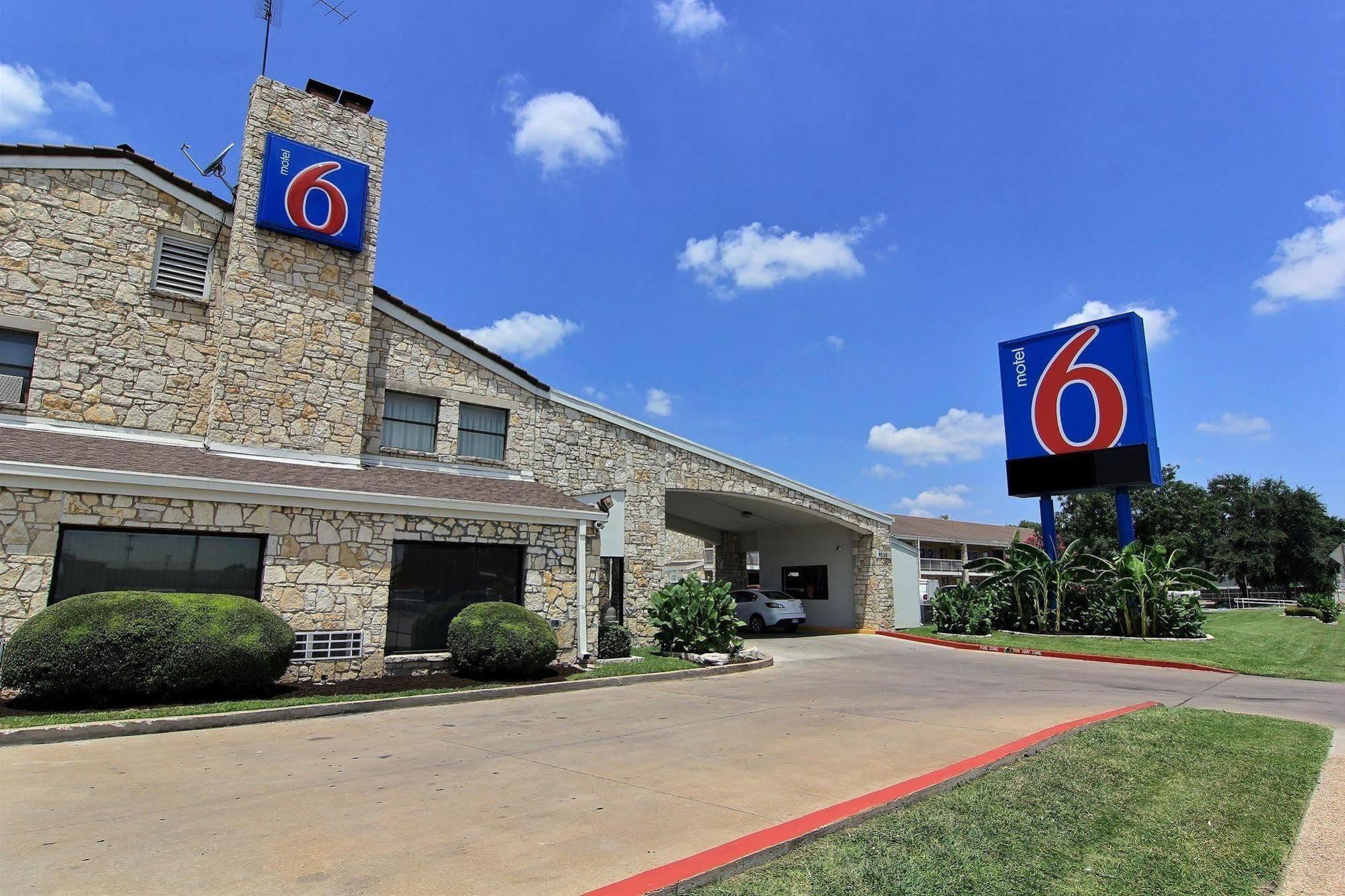 Motel 6 Austin, Tx - Central Downtown Ut Экстерьер фото