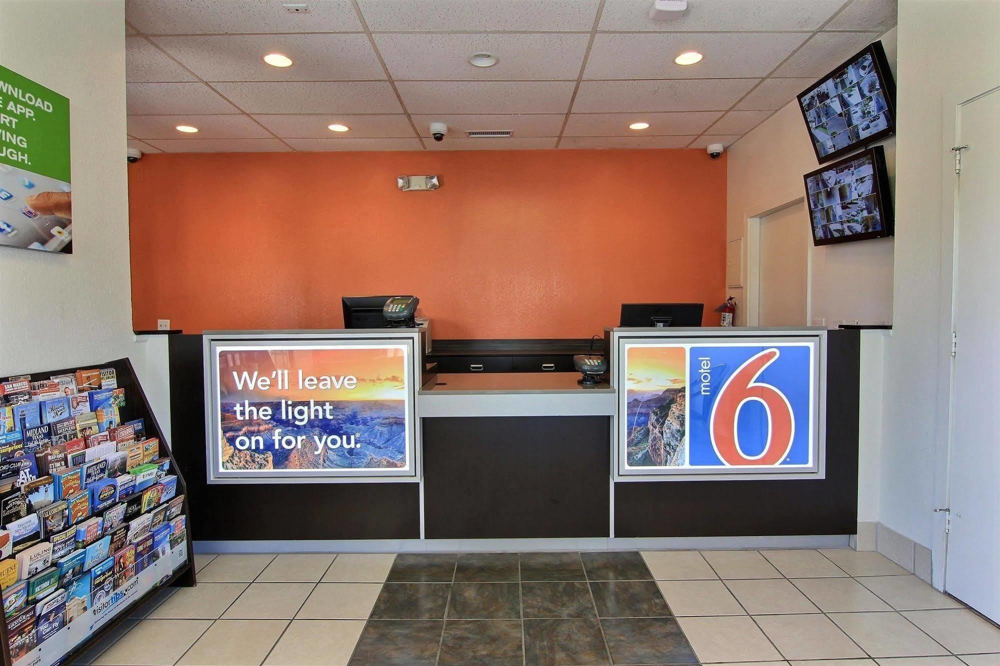 Motel 6 Austin, Tx - Central Downtown Ut Экстерьер фото