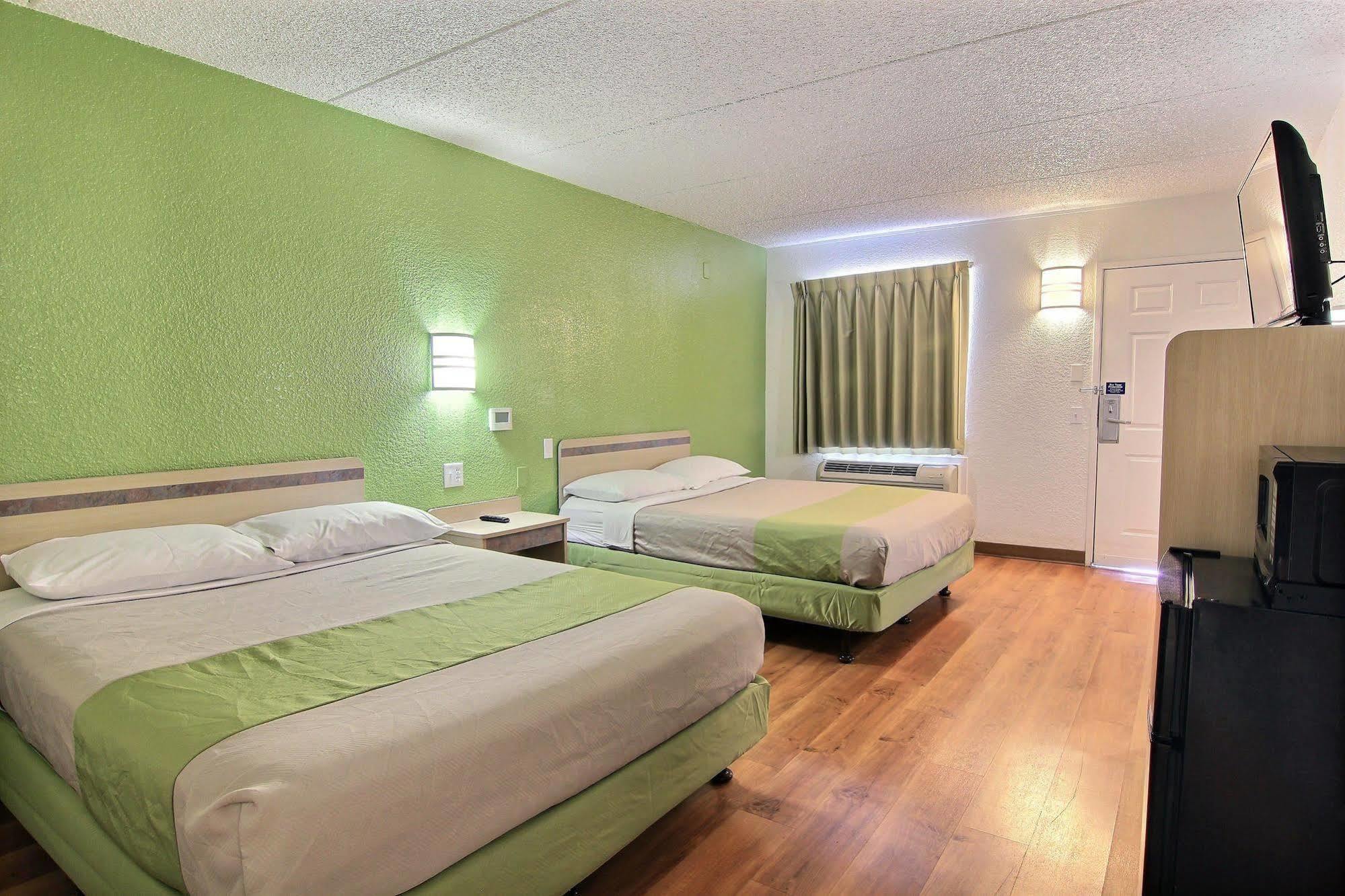 Motel 6 Austin, Tx - Central Downtown Ut Экстерьер фото