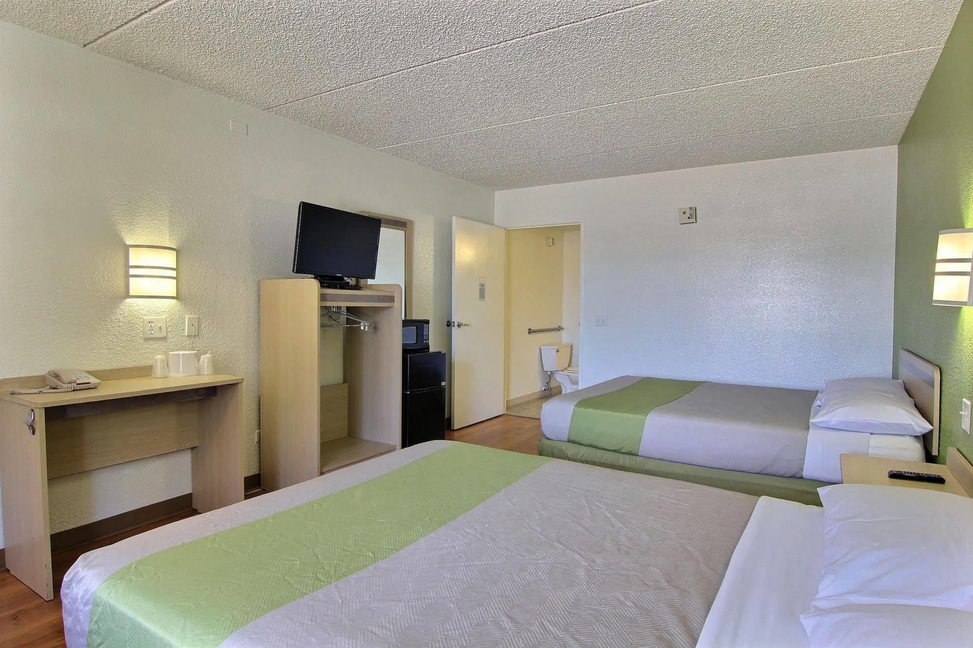 Motel 6 Austin, Tx - Central Downtown Ut Экстерьер фото