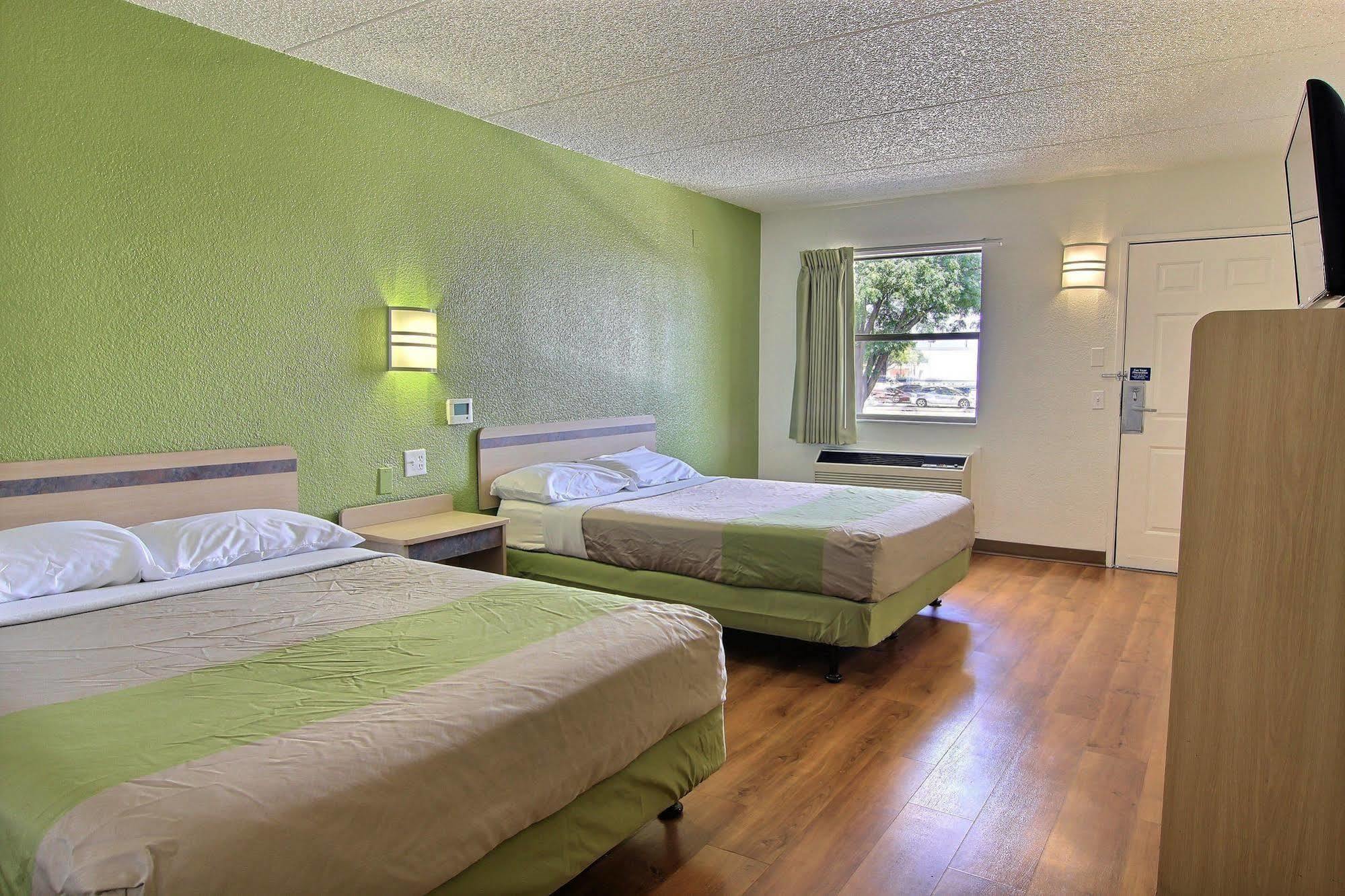 Motel 6 Austin, Tx - Central Downtown Ut Экстерьер фото