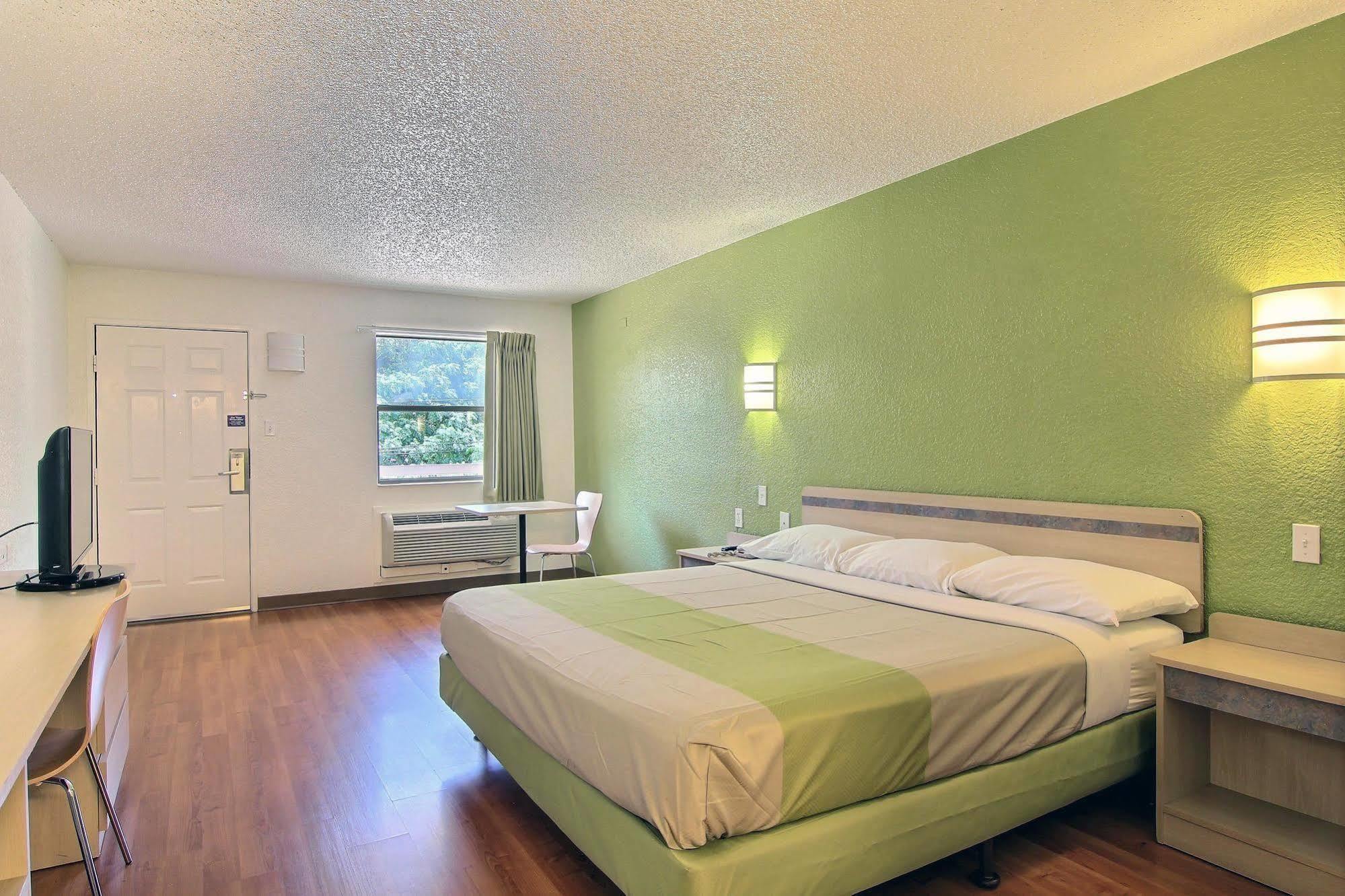 Motel 6 Austin, Tx - Central Downtown Ut Экстерьер фото