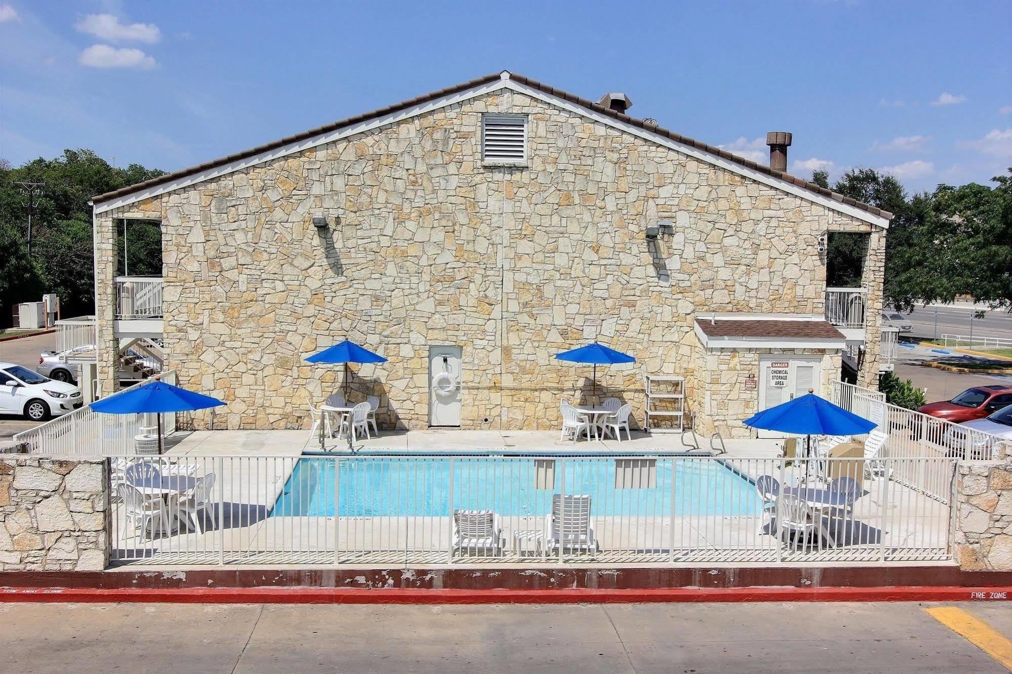 Motel 6 Austin, Tx - Central Downtown Ut Экстерьер фото