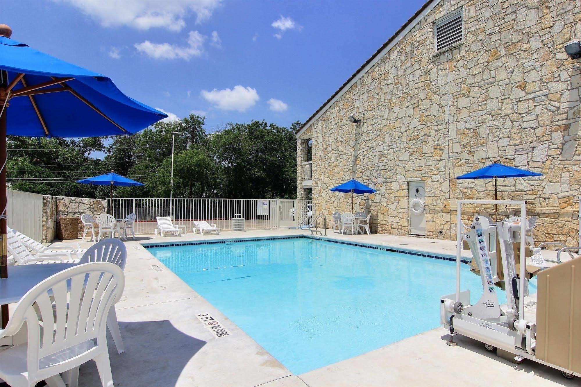 Motel 6 Austin, Tx - Central Downtown Ut Экстерьер фото